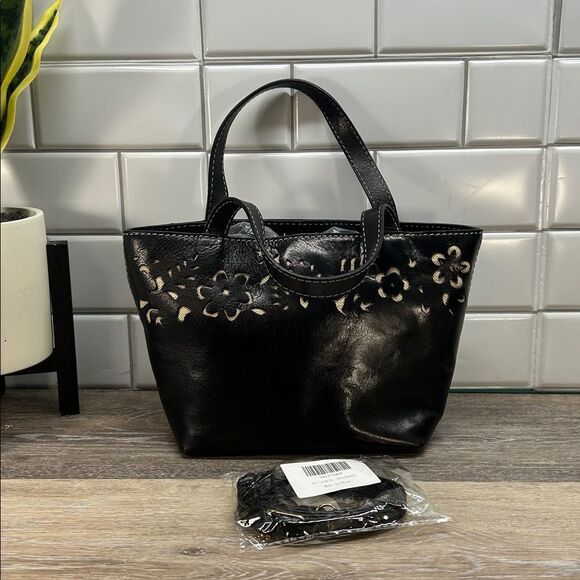 Black Leather Handbag with Cream Interior - Picture 2 of 14